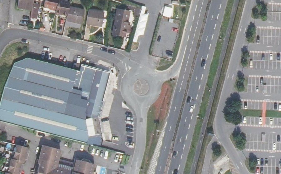 Vue aérienne du Rond-point anonyme n°23587858