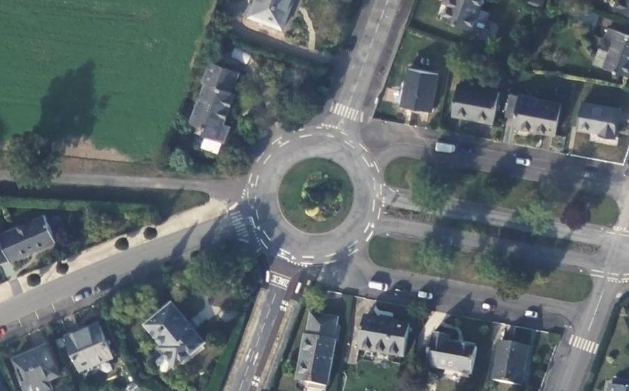 Vue aérienne du Rond-point anonyme n°23591823