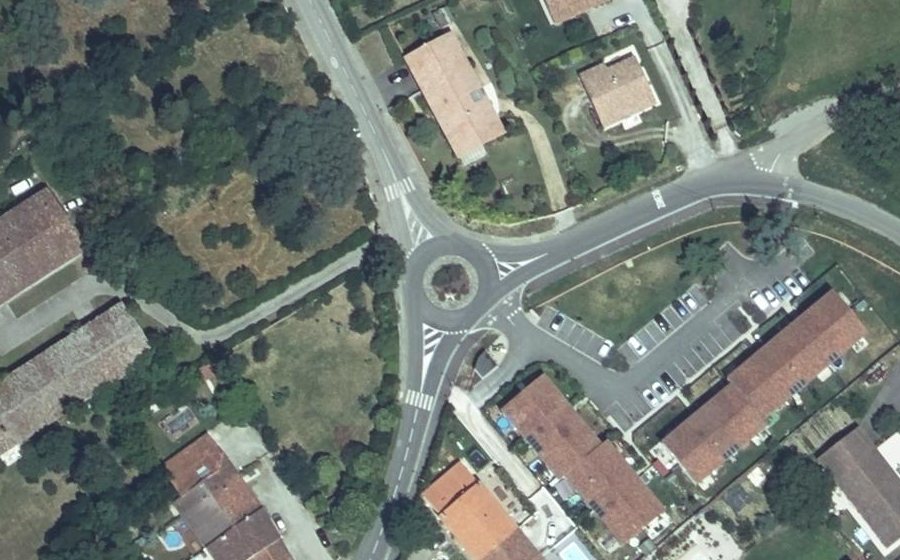 Vue aérienne du Rond-point anonyme n°23593206