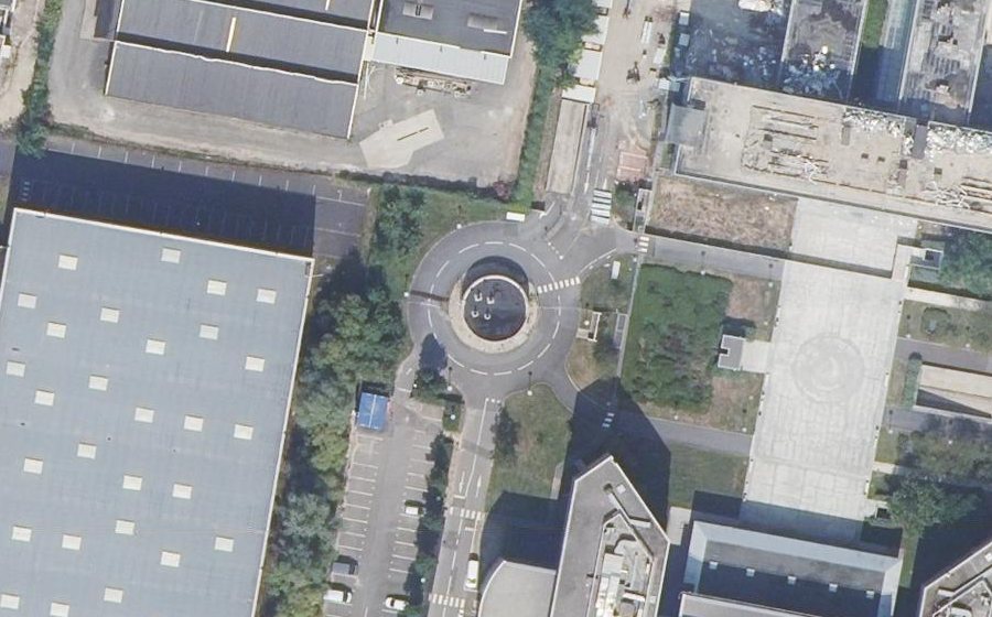 Vue aérienne du Rond-point anonyme n°23597696