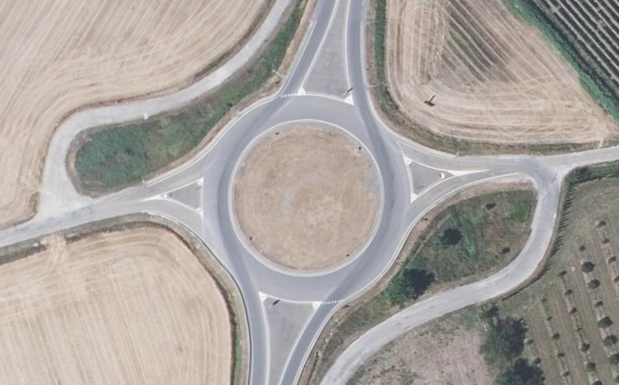 Vue aérienne du Rond-point anonyme n°23597822