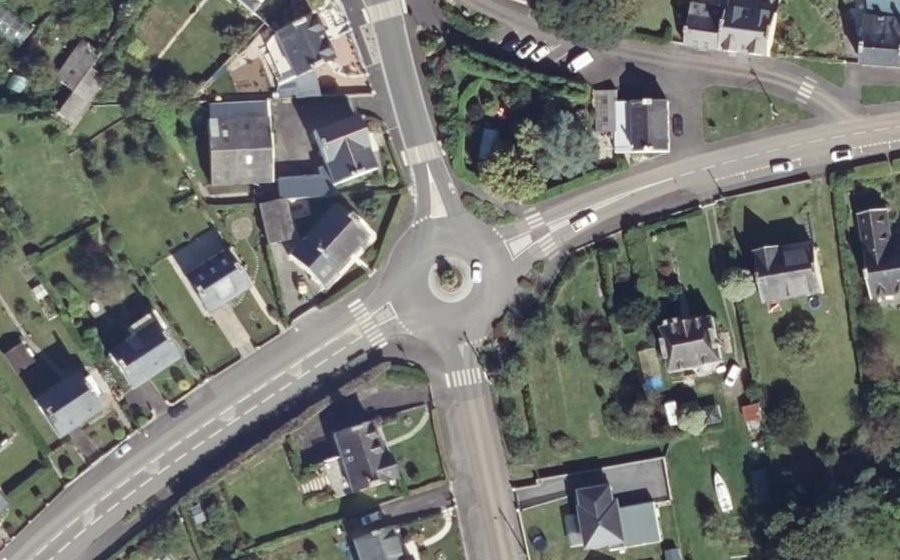 Vue aérienne du Rond-point anonyme n°236012128