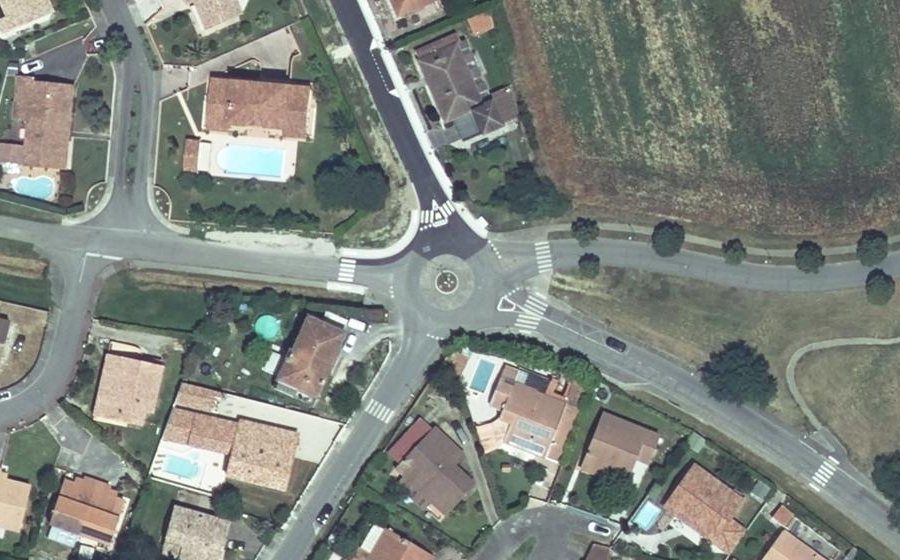 Vue aérienne du Rond-point anonyme n°23605702