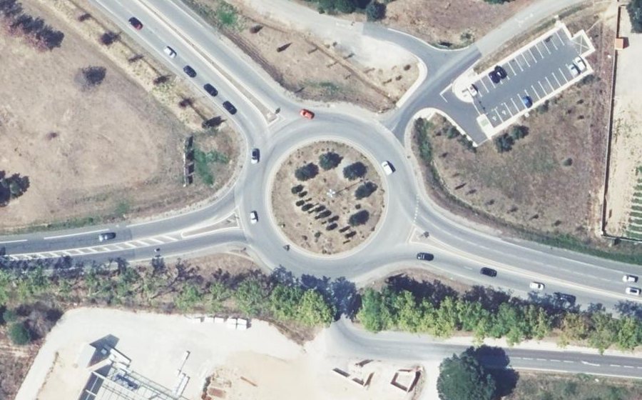 Vue aérienne du Rond-point anonyme n°23608741