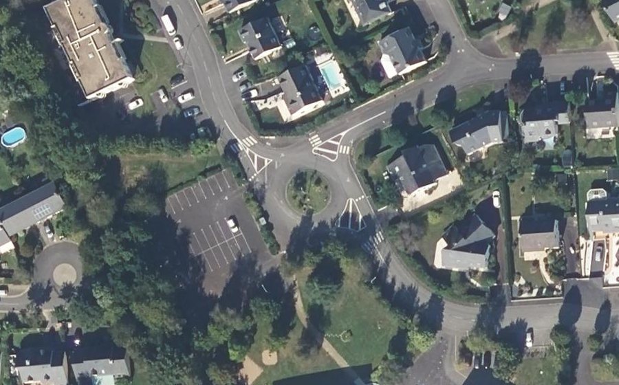 Vue aérienne du Rond-point anonyme n°23611966