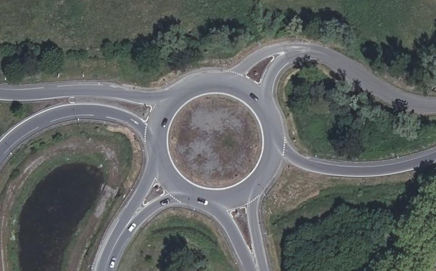 Vue aérienne du Rond-point anonyme n°23612076