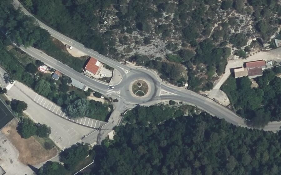 Vue aérienne du Rond-point anonyme n°23618184
