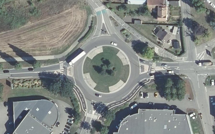 Vue aérienne du Rond-point anonyme n°23619017