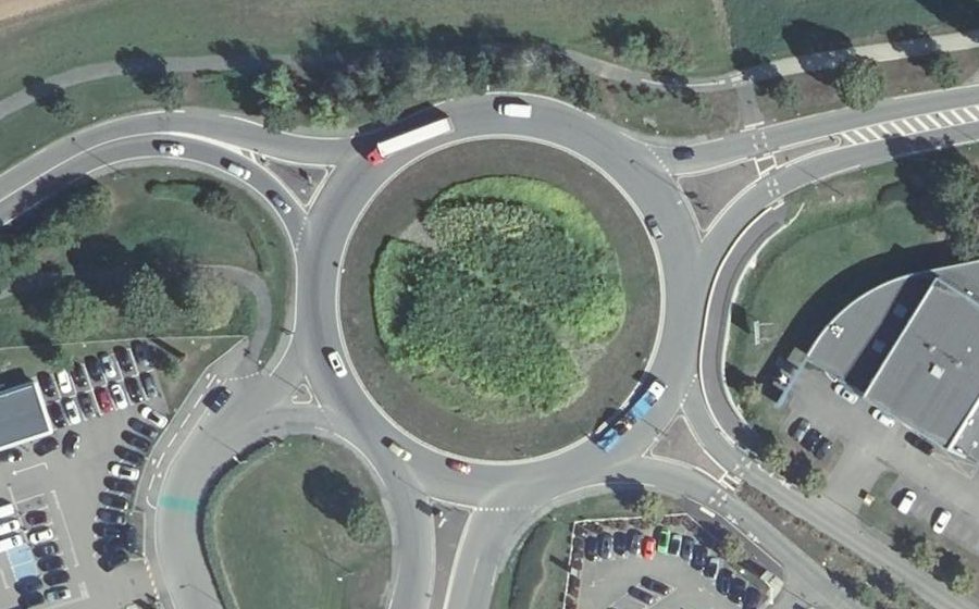 Vue aérienne du Rond-point anonyme n°23619068