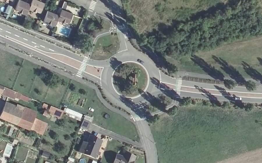 Vue aérienne du Rond-point anonyme n°23619095
