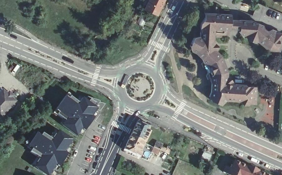 Vue aérienne du Rond-point anonyme n°23619162