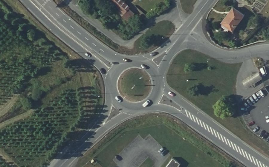 Vue aérienne du Rond-point anonyme n°23626547