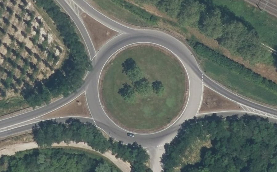 Vue aérienne du Rond-point anonyme n°23626887