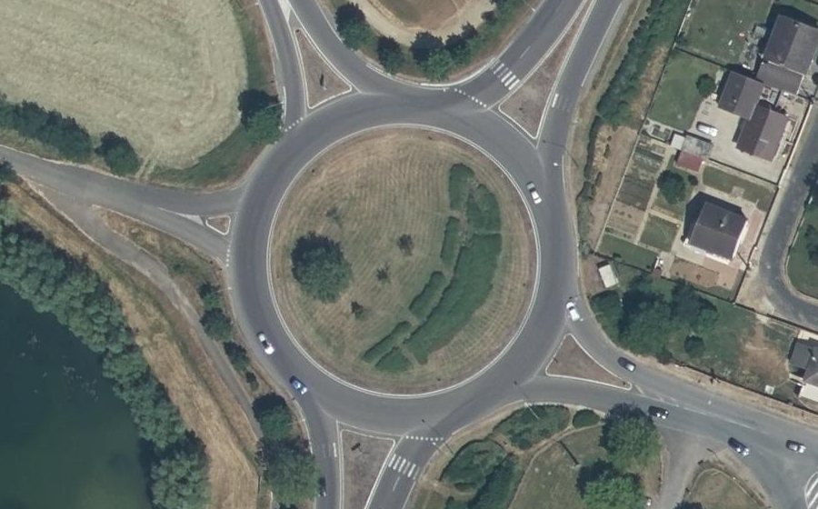 Vue aérienne du Rond-point anonyme n°23626888