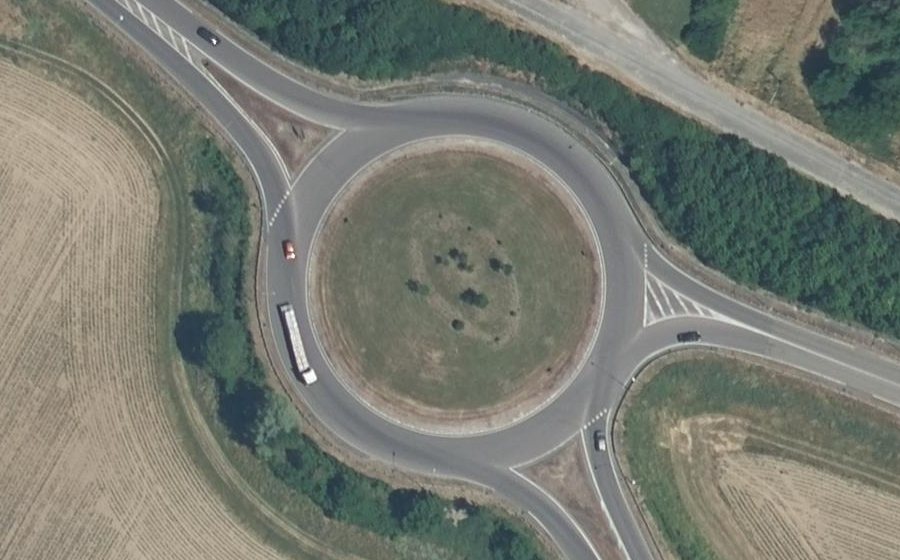 Vue aérienne du Rond-point anonyme n°23626894