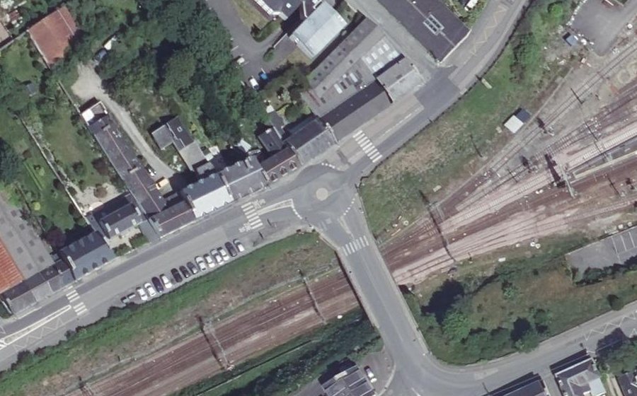 Vue aérienne du Rond-point anonyme n°236315281