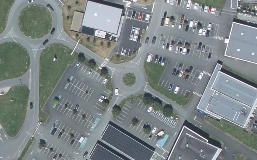 Vue aérienne du Rond-point anonyme n°236366999