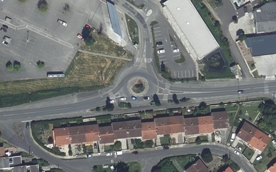 Vue aérienne du Rond-point anonyme n°236371000