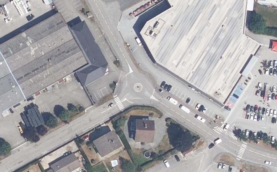 Vue aérienne du Rond-point anonyme n°236377266