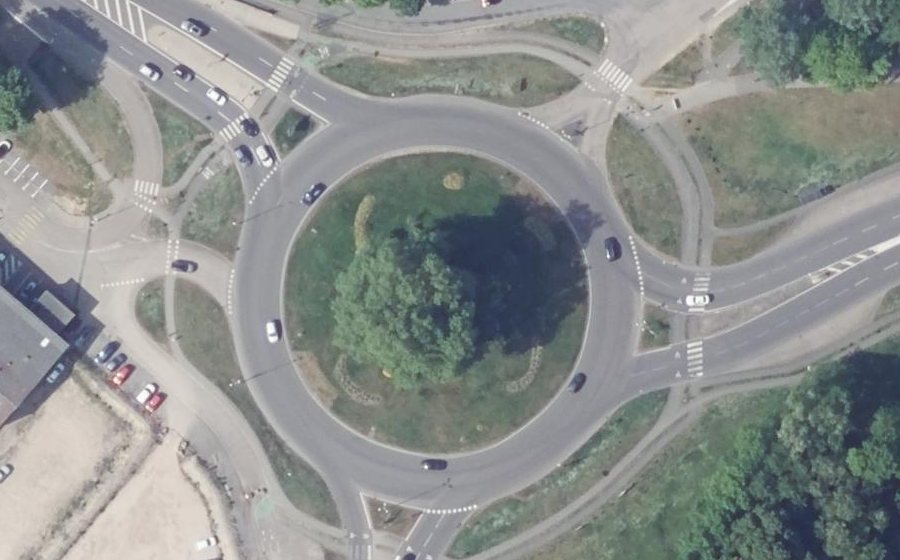 Vue aérienne du Rond-point anonyme n°23638659