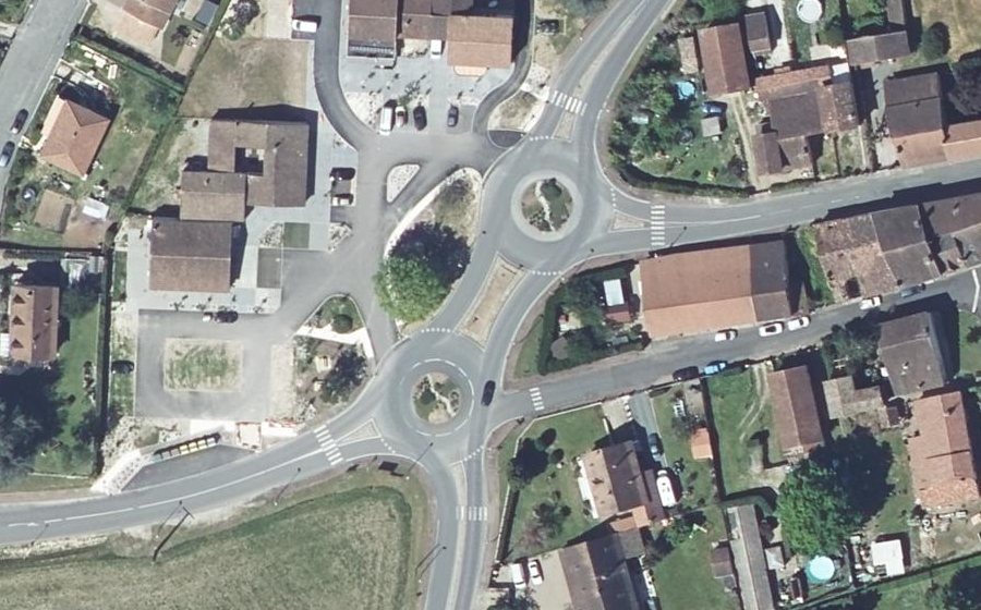 Vue aérienne du Rond-point anonyme n°23643328