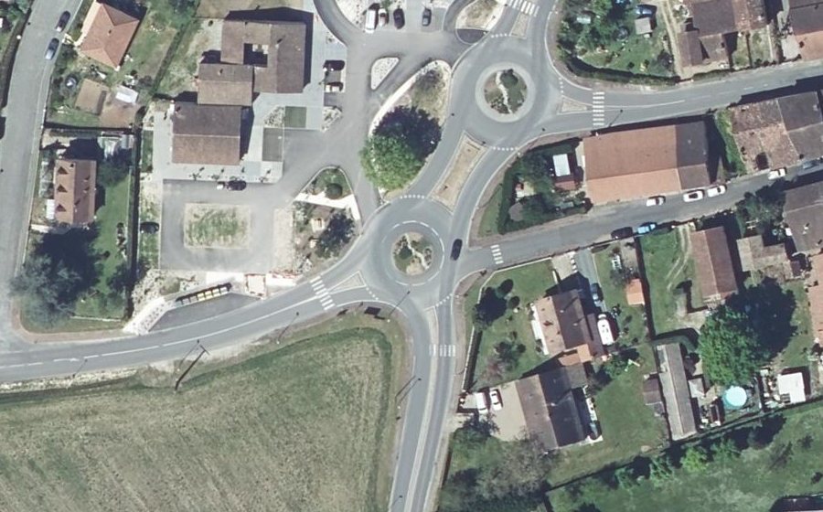 Vue aérienne du Rond-point anonyme n°23643330