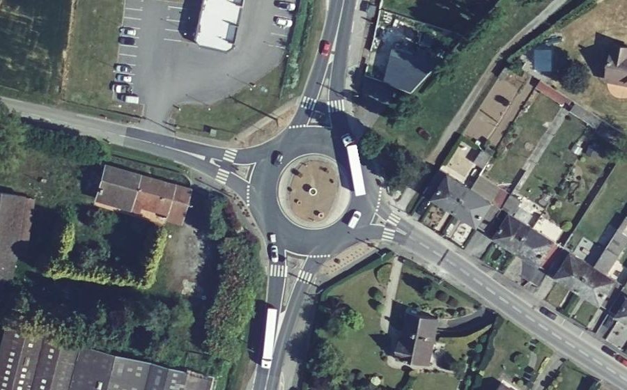 Vue aérienne du Rond-point anonyme n°236435150