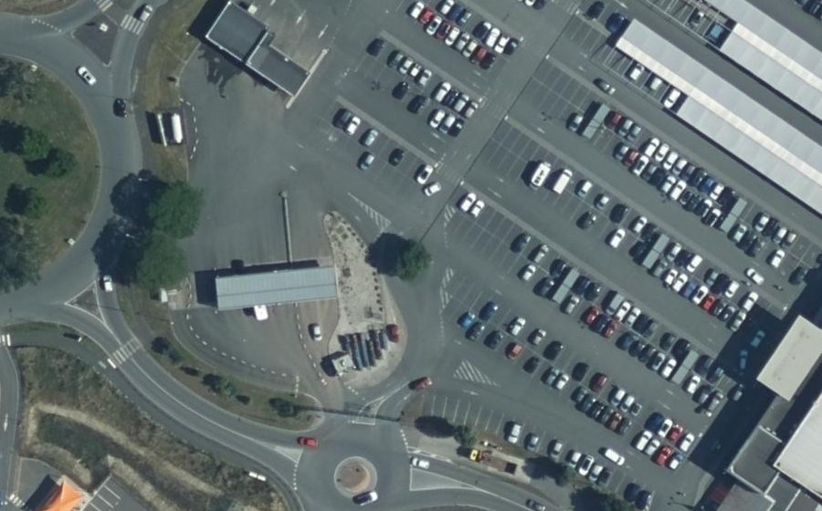 Vue aérienne du Rond-point anonyme n°236466890