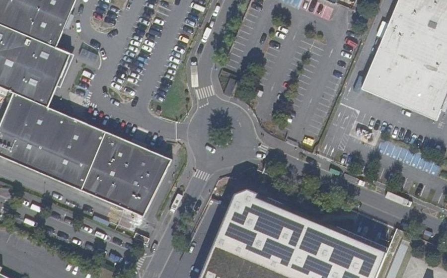 Vue aérienne du Rond-point anonyme n°23657731