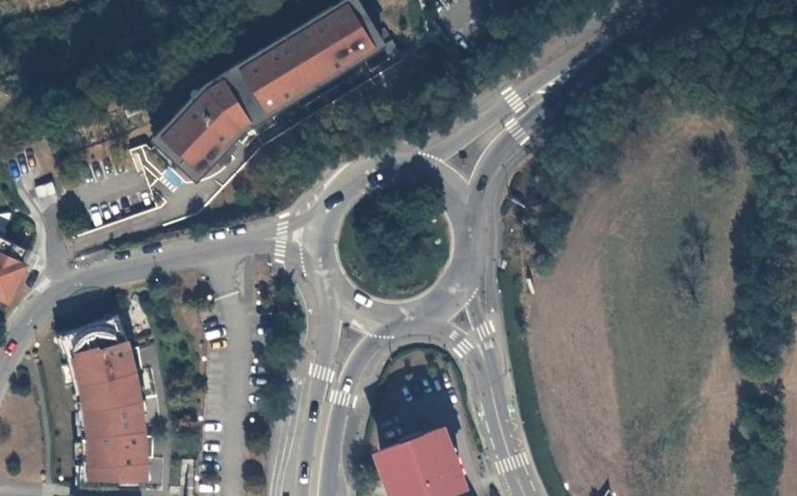 Vue aérienne du Rond-point anonyme n°23658195