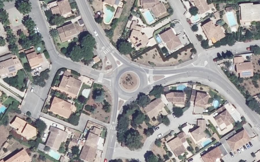 Vue aérienne du Rond-point anonyme n°236712723