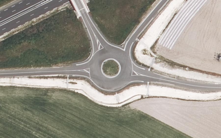 Vue aérienne du Rond-point anonyme n°236722202