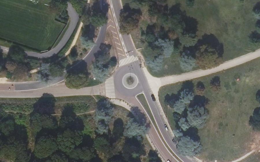 Vue aérienne du Rond-point anonyme n°23680881