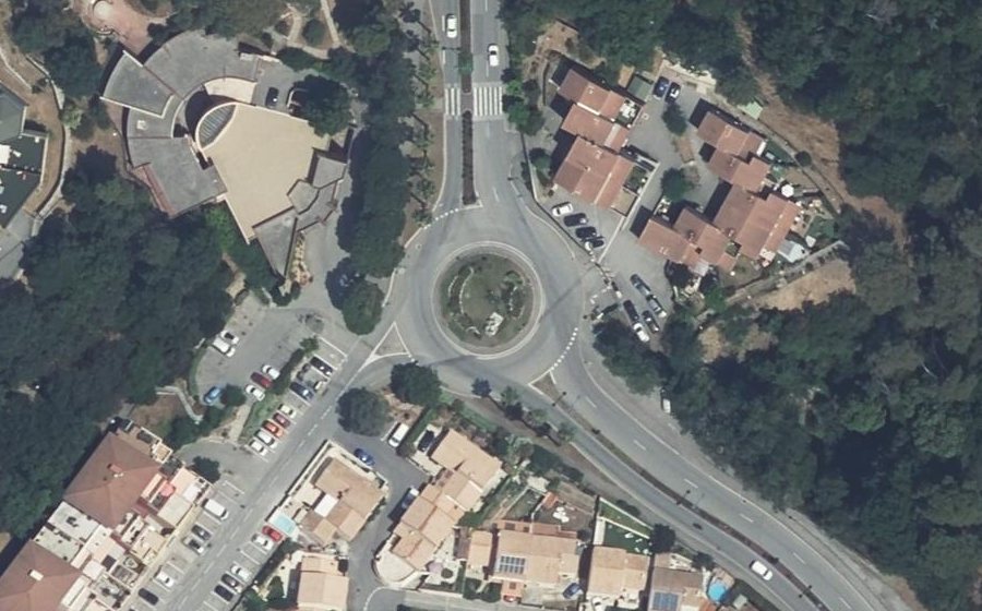 Vue aérienne du Rond-point anonyme n°23685751