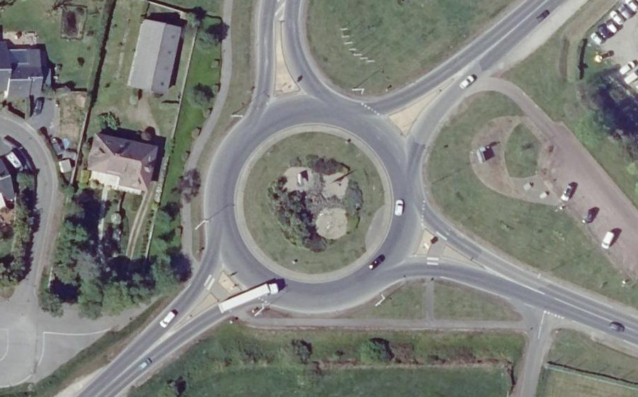 Vue aérienne du Rond-point anonyme n°23686407