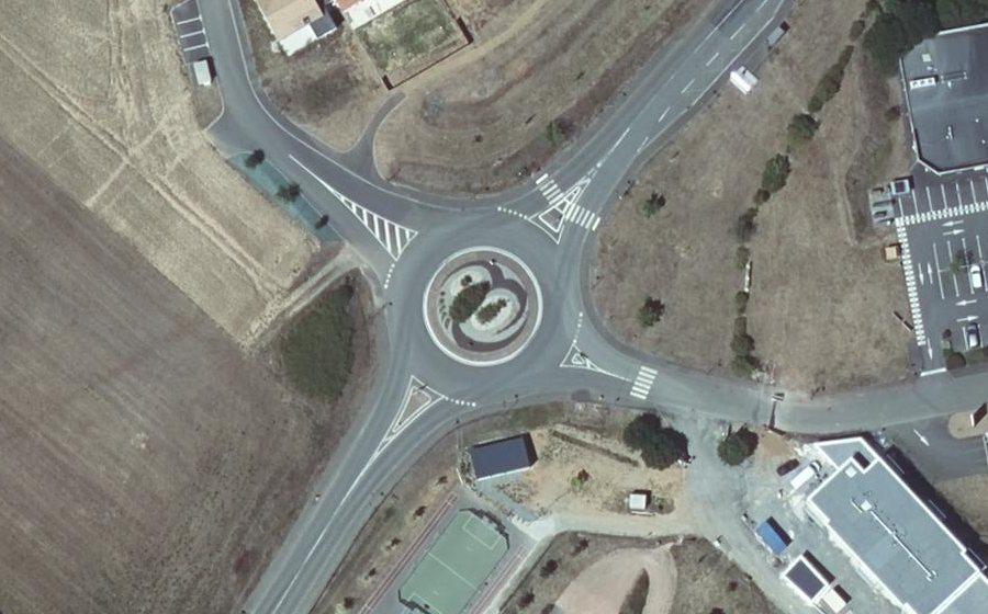 Vue aérienne du Rond-point anonyme n°23694222