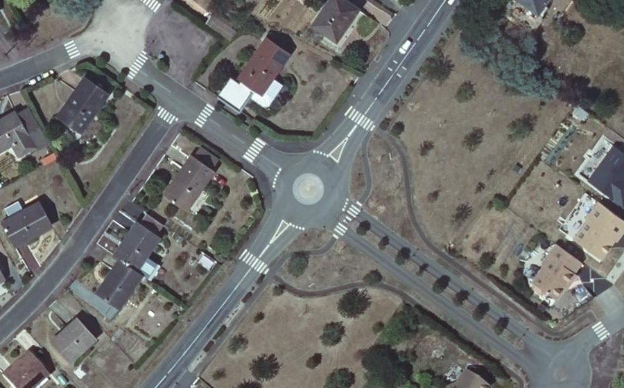 Vue aérienne du Rond-point anonyme n°23694292