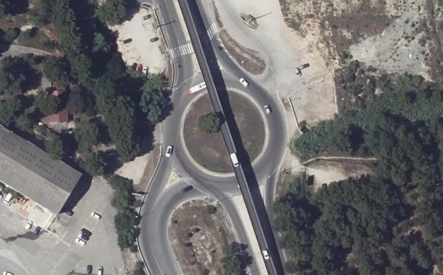 Vue aérienne du Rond-point anonyme n°23696012