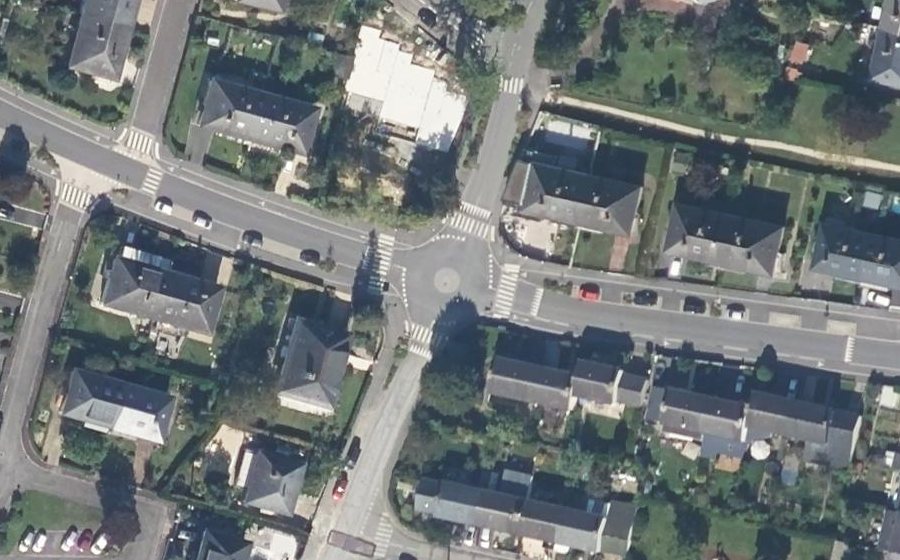 Vue aérienne du Rond-point anonyme n°23696594