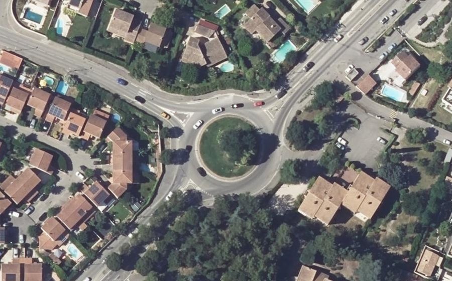 Vue aérienne du Rond-point anonyme n°23697402