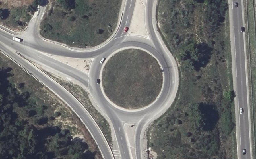 Vue aérienne du Rond-point anonyme n°23697515