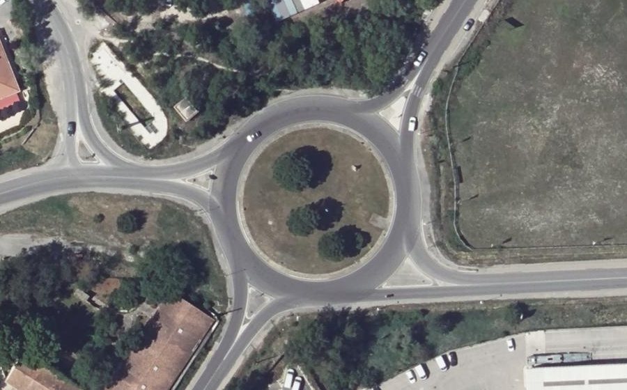 Vue aérienne du Rond-point anonyme n°23697811