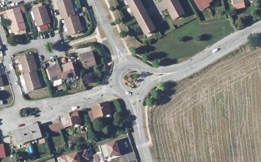 Vue aérienne du Rond-point anonyme n°23698288