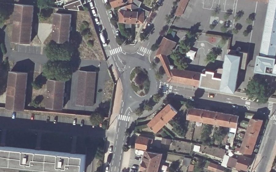 Vue aérienne du Rond-point anonyme n°23698362