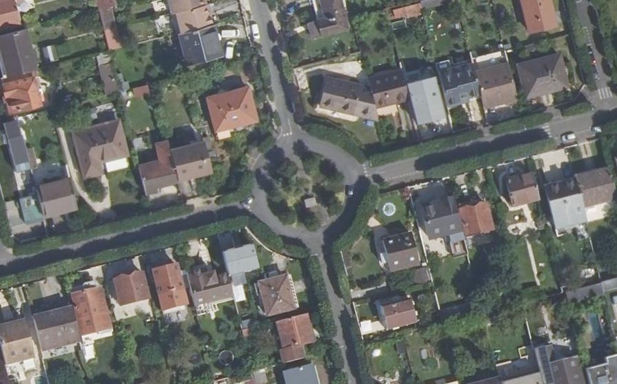 Vue aérienne du Rond-point anonyme n°23699805