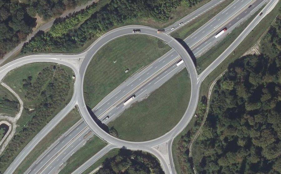 Vue aérienne du Rond-point anonyme n°23701145