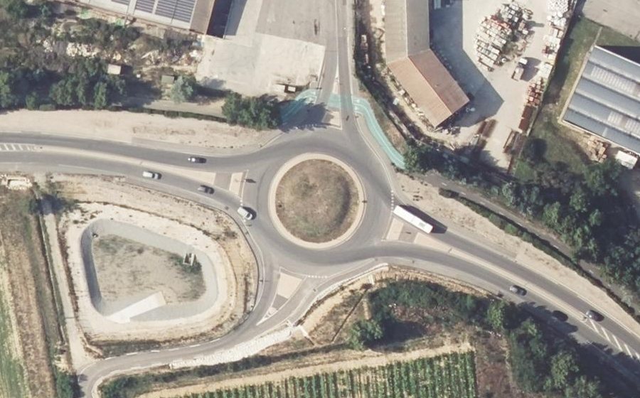 Vue aérienne du Rond-point anonyme n°23704984