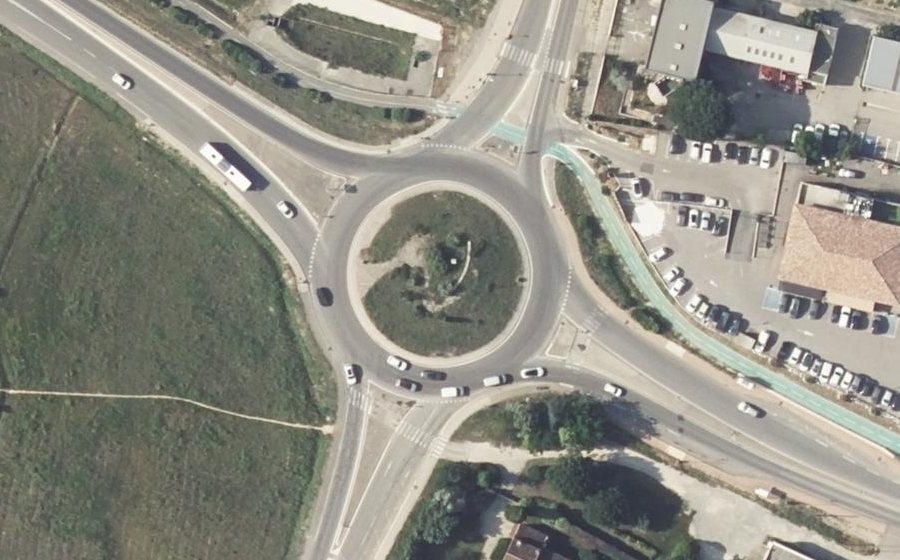 Vue aérienne du Rond-point anonyme n°23705045