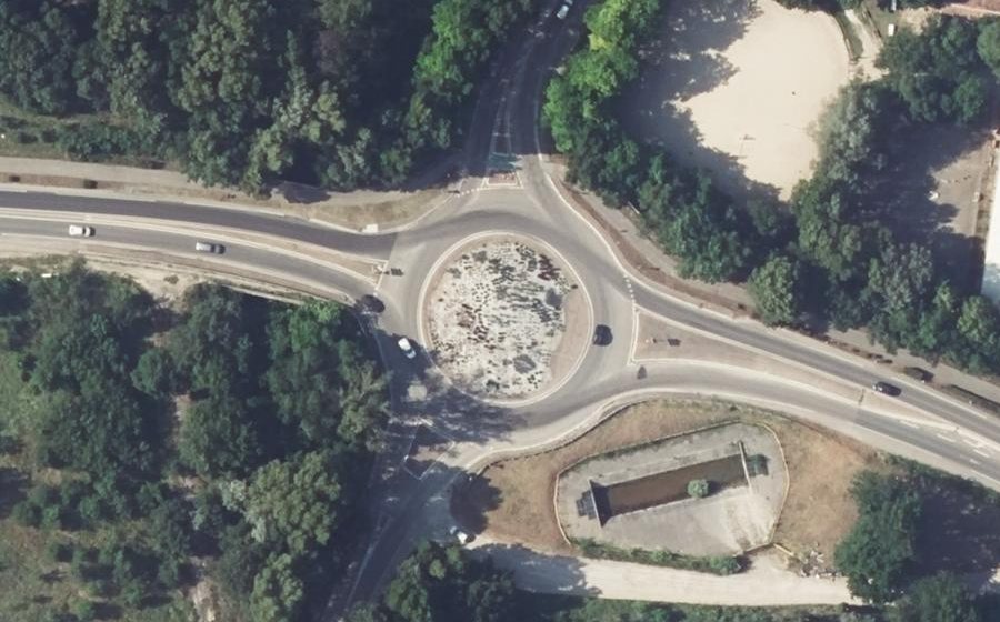 Vue aérienne du Rond-point anonyme n°23705162