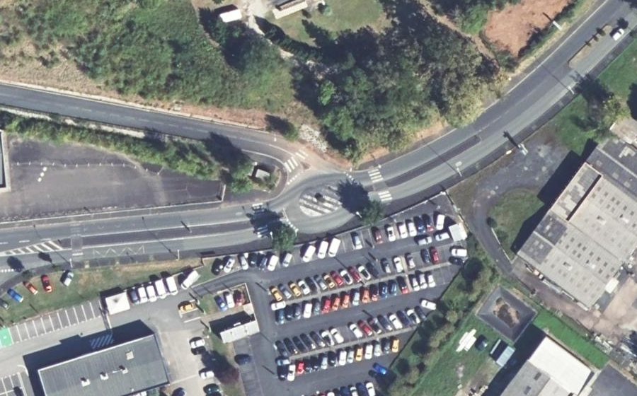 Vue aérienne du Rond-point anonyme n°237062155